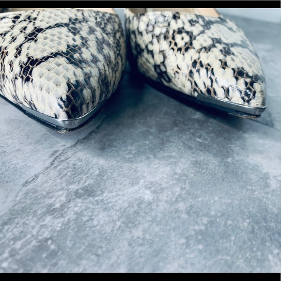 COPY - Michael Kors Trisha Gen. Snake Skin Kitten Heel - Picture 2 of 8